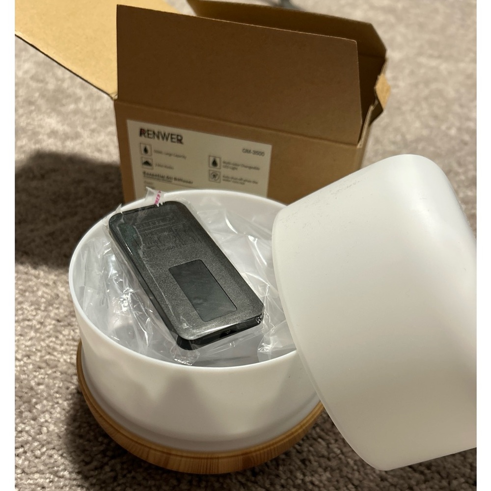 White Aromatherapy Diffuser with Bamboo Base